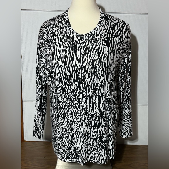 Liz Claiborne e 2X white & black tunic top 31” Length 25” p2p 21” sleeve 24-38 - Picture 3 of 8